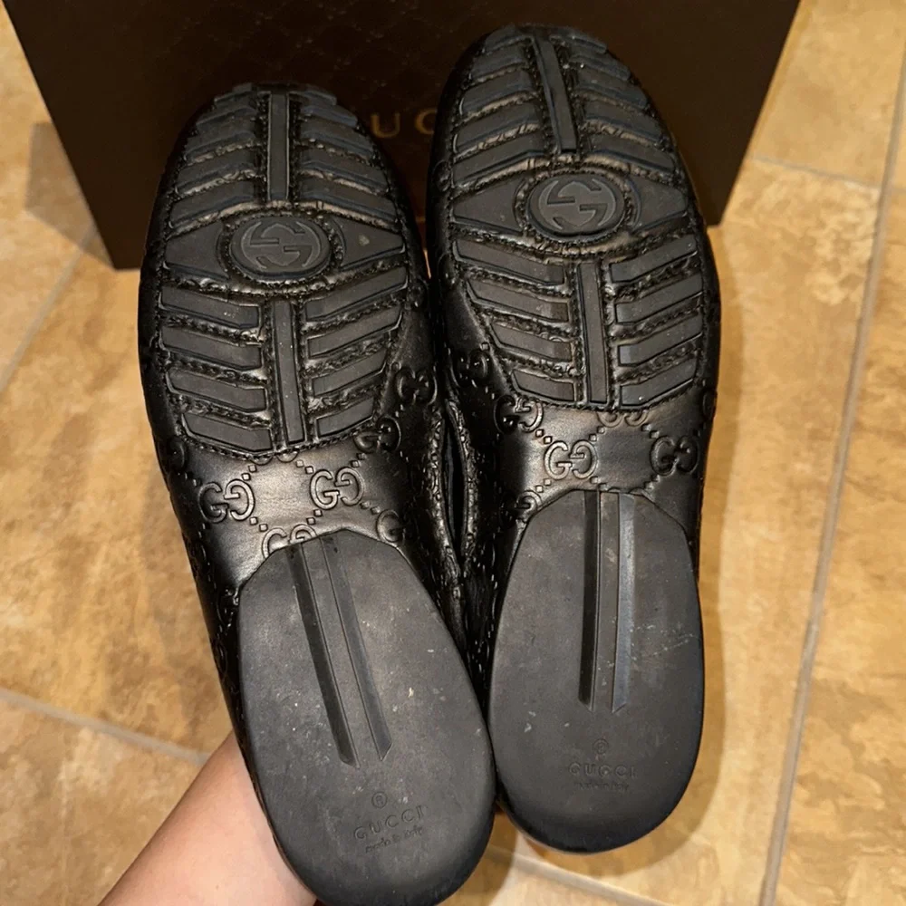 GUCCI Black Leather Logo Embossed Guccissima Drivers